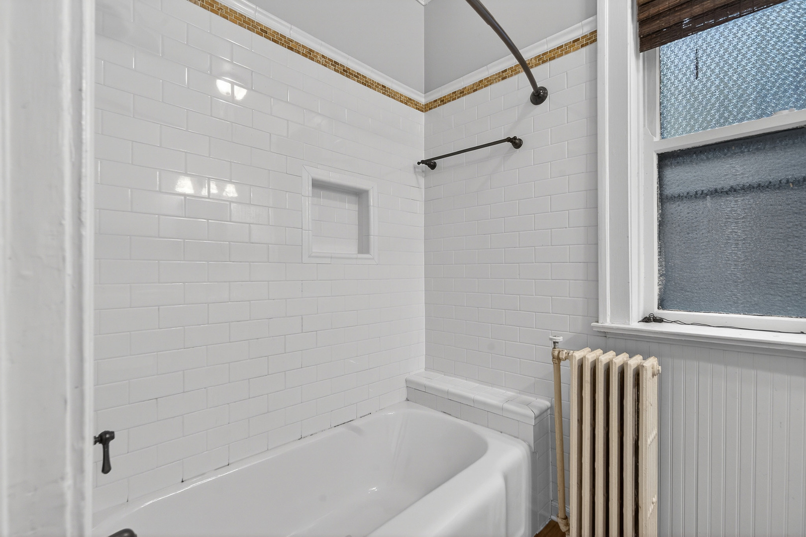 344 Wisconsin Avenue, Unit 1 Oak Park, IL 60302 - Photo 13 of 20 a bathroom with a bathtub and a shower