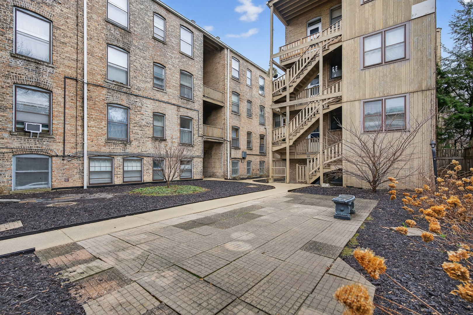 344 Wisconsin Avenue, Unit 1 Oak Park, IL 60302 - Photo 16 of 20 a view of a building with a street