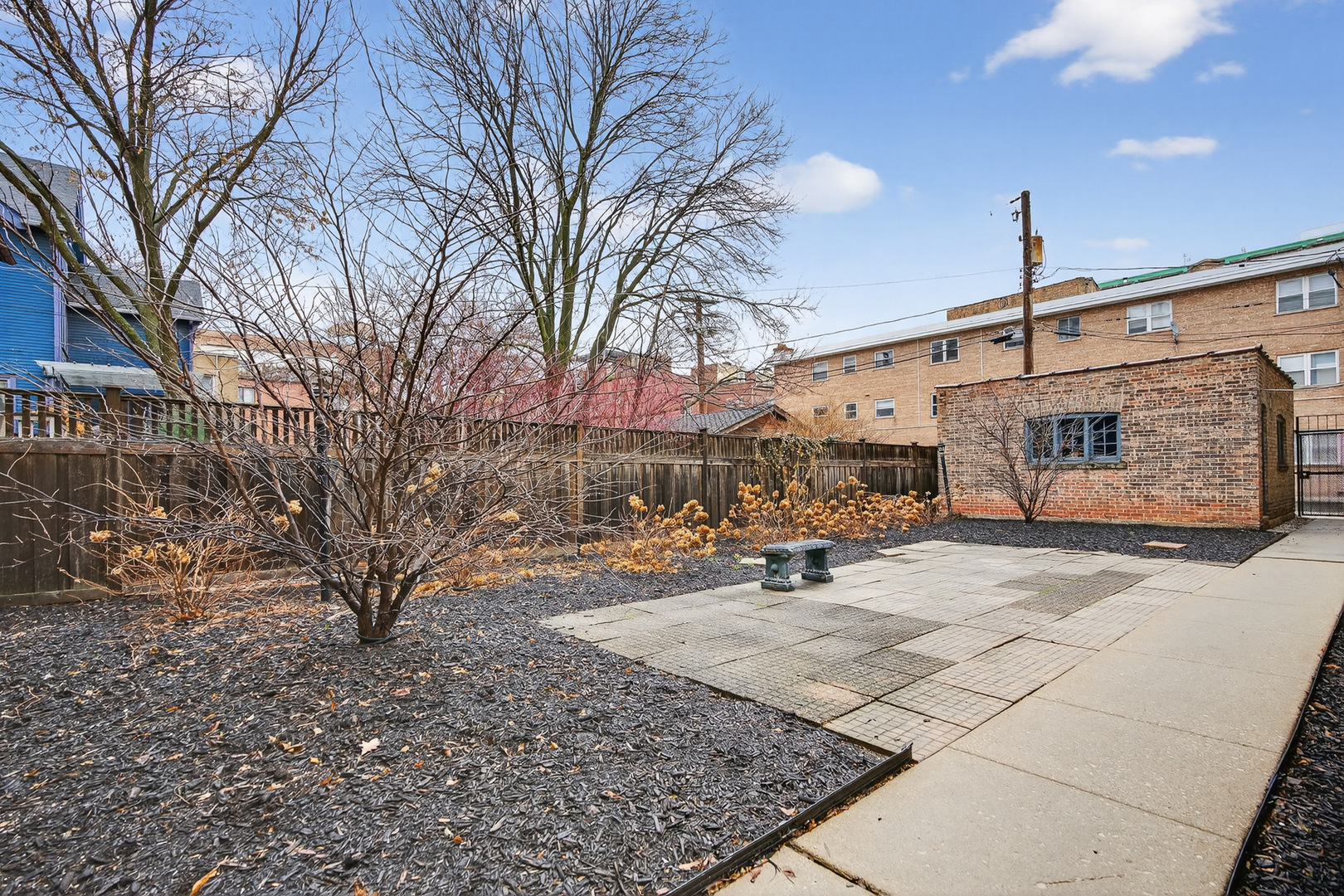 344 Wisconsin Avenue, Unit 1 Oak Park, IL 60302 - Photo 17 of 20 a view of a street with a building