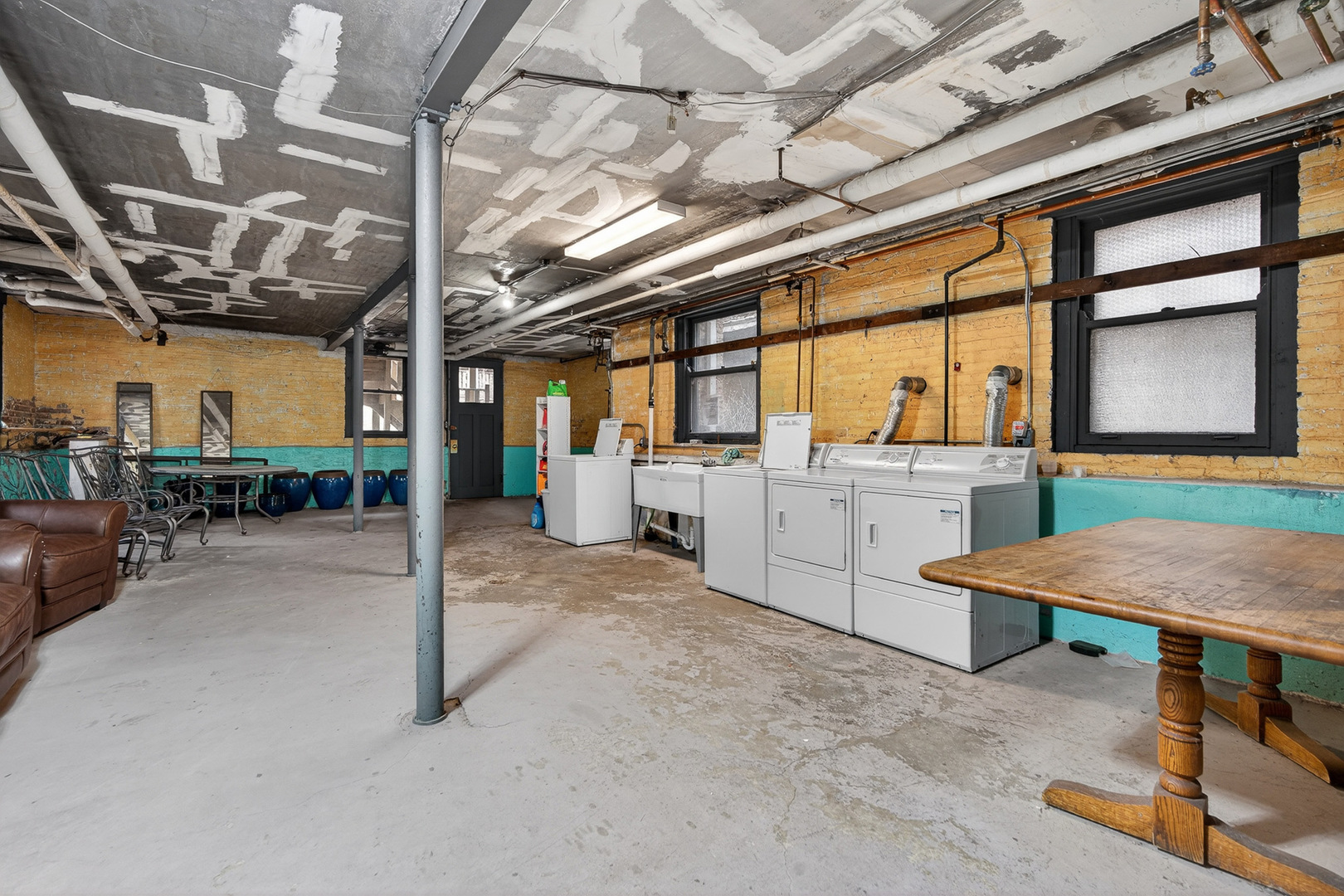 344 Wisconsin Avenue, Unit 1 Oak Park, IL 60302 - Photo 18 of 20 a view of a room with gym equipment