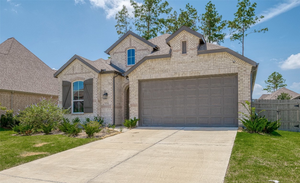 15714 Autumn Sun Conroe, TX 77302 - Photo 5 of 31 a front view of house with yard