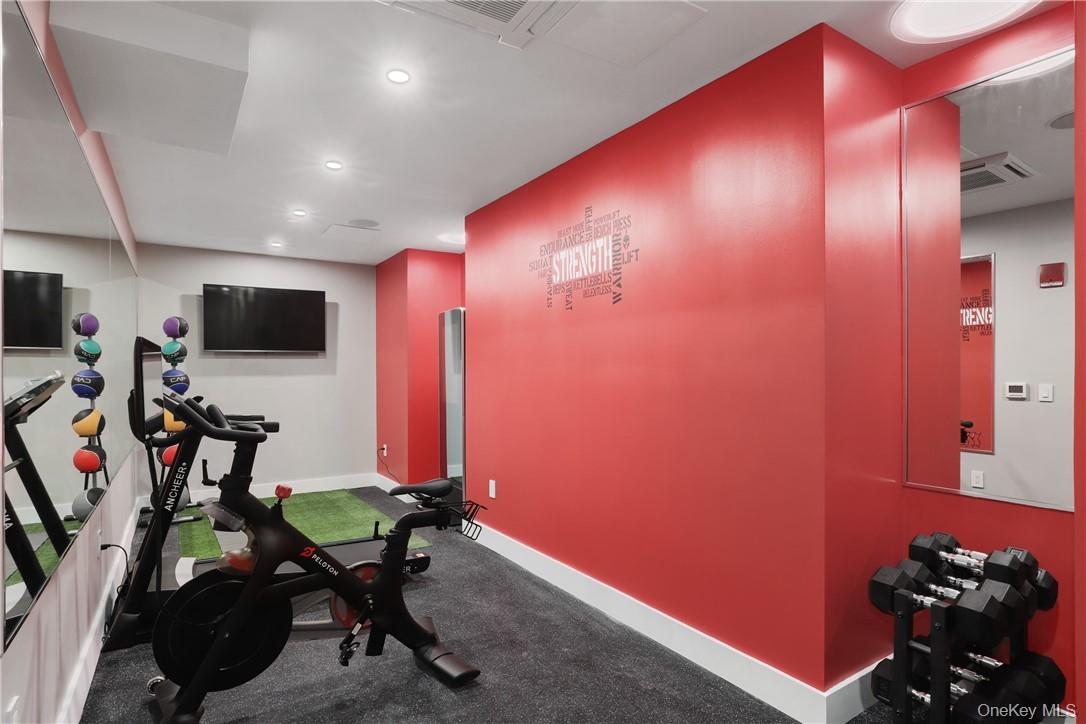 100 Pondfield Road, Unit 3A Bronxville, NY 10708 - Photo 18 of 22 Shared fitness room