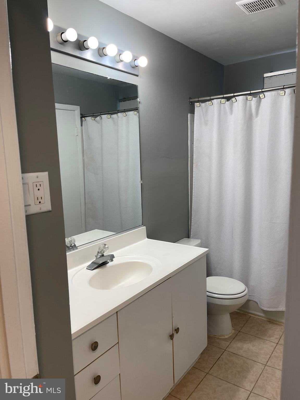 4110 Ferrara Drive Silver Spring, MD 20906 - Photo 6 of 33 Upstairs bathroom