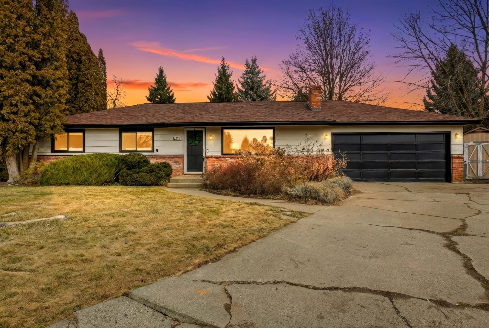 2215 East 58th Court Spokane, WA 99223 - Photo 1 of 49