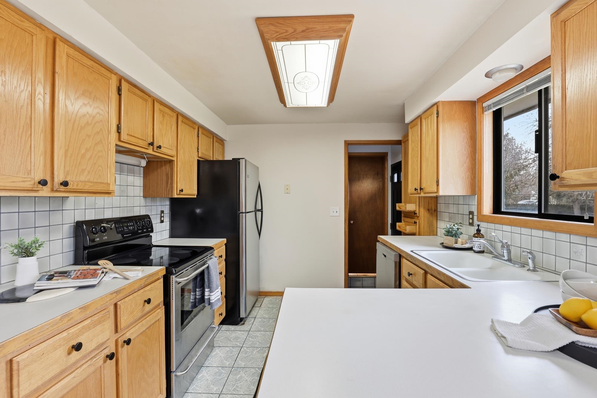 2215 East 58th Court Spokane, WA 99223 - Photo 11 of 49