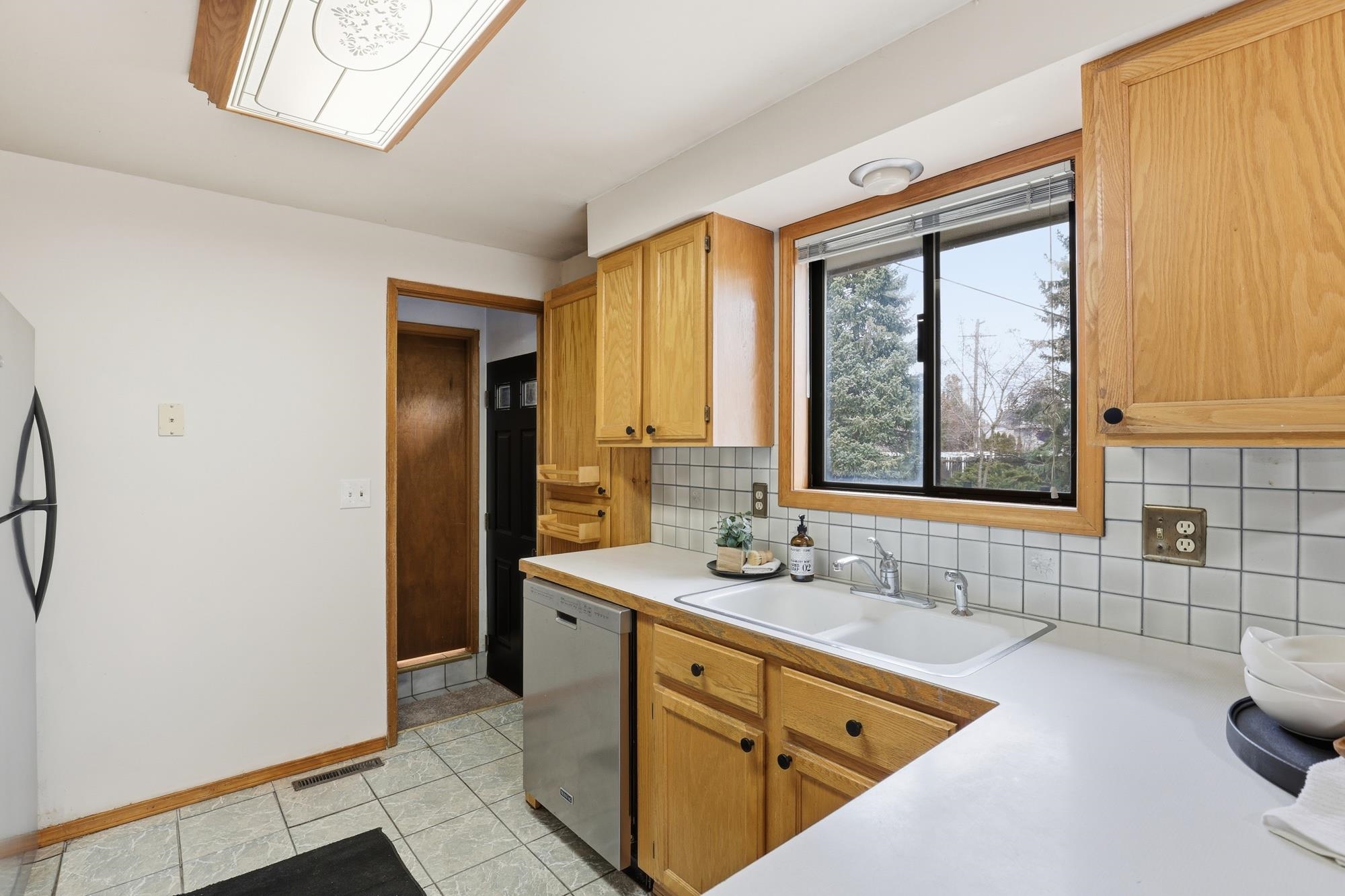 2215 East 58th Court Spokane, WA 99223 - Photo 14 of 49