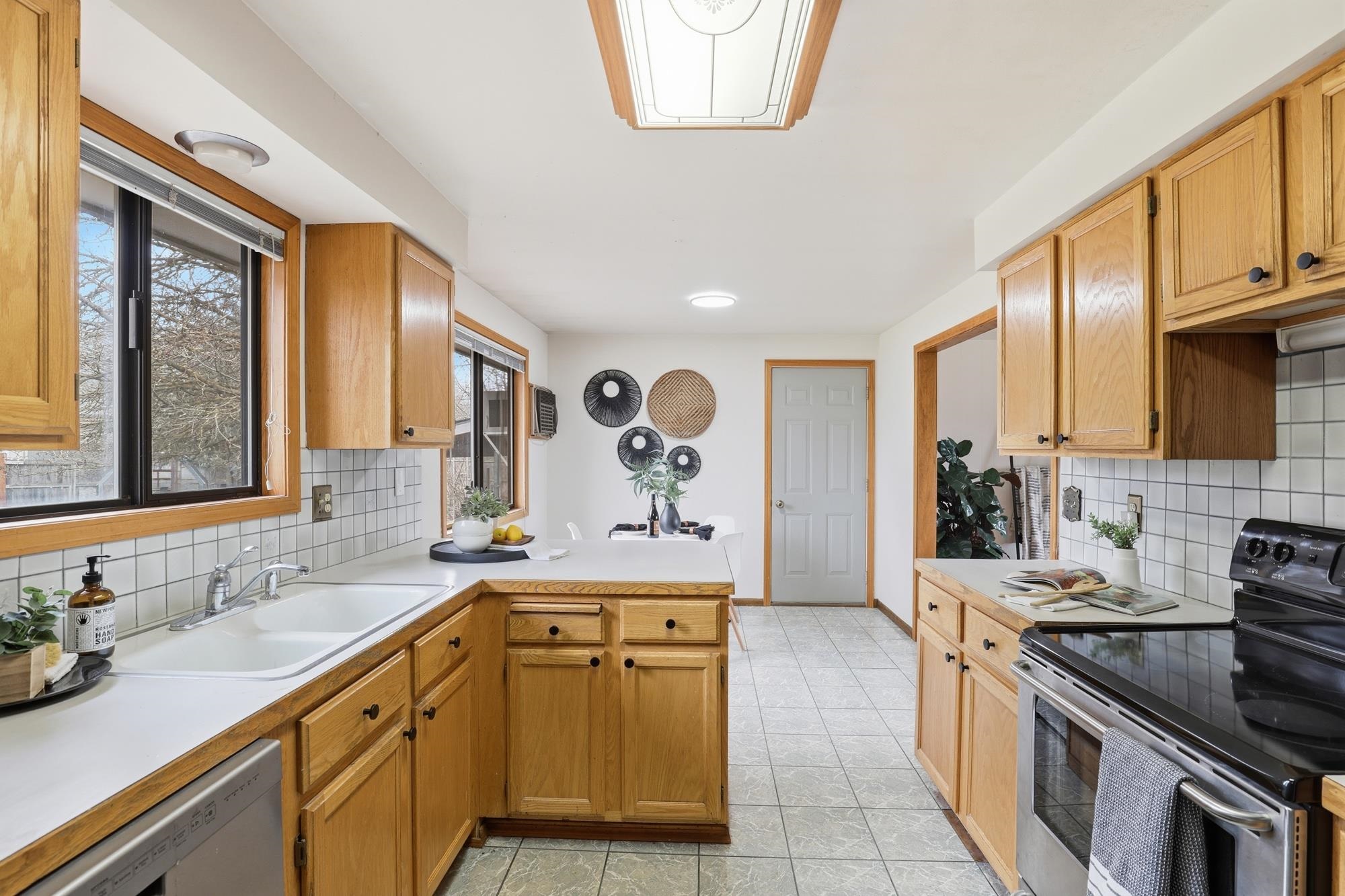 2215 East 58th Court Spokane, WA 99223 - Photo 15 of 49