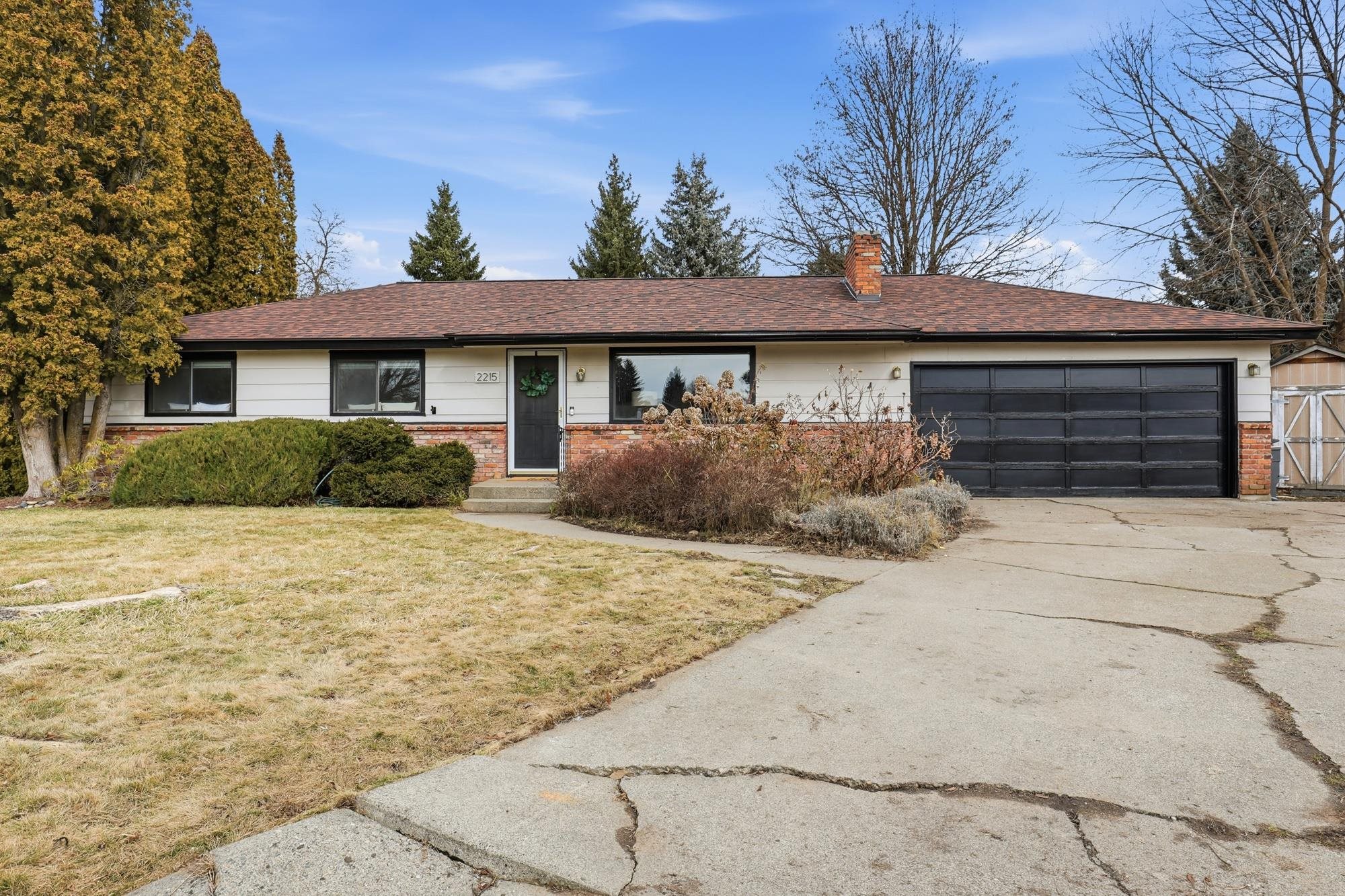 2215 East 58th Court Spokane, WA 99223 - Photo 2 of 49