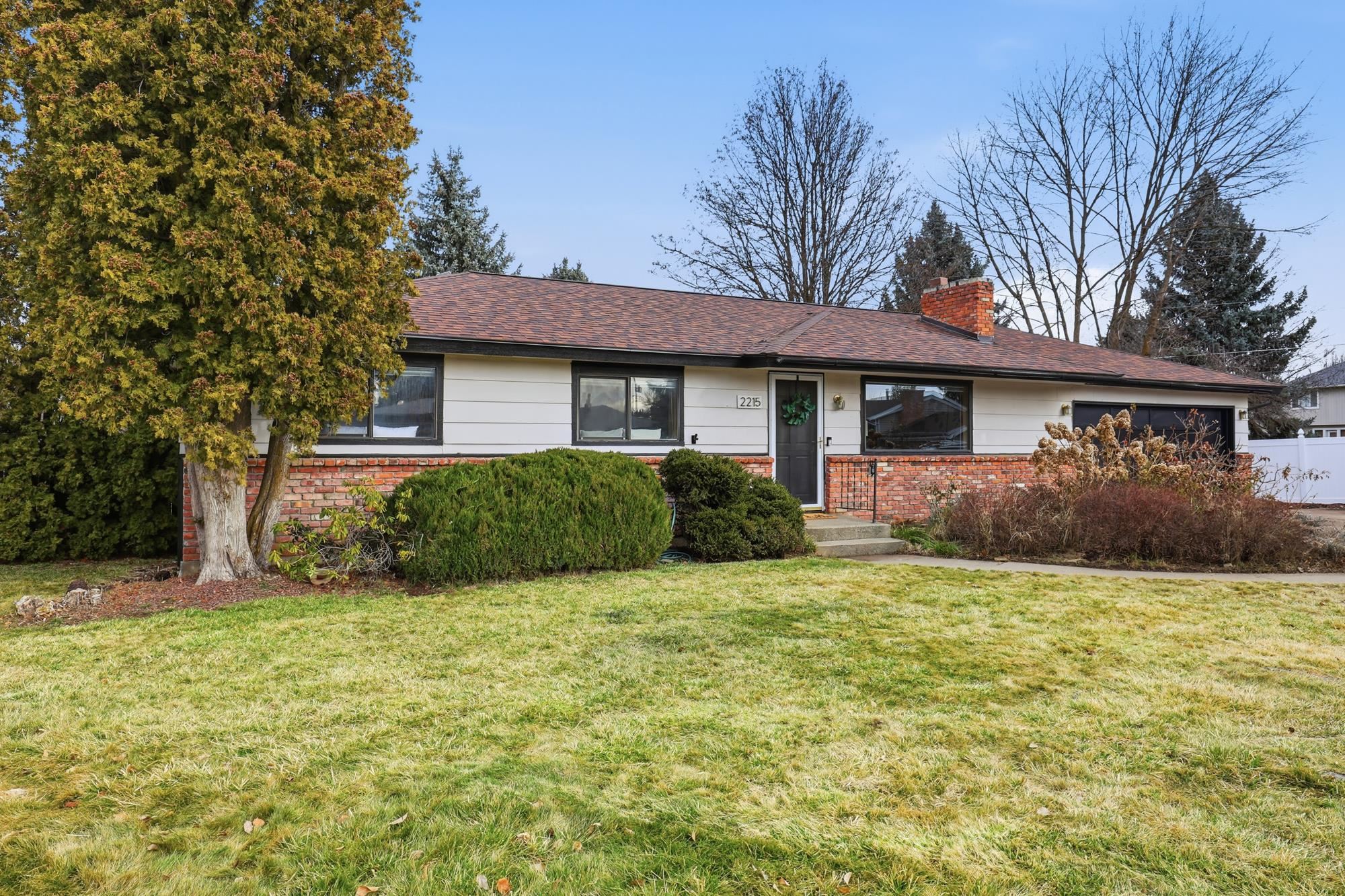 2215 East 58th Court Spokane, WA 99223 - Photo 3 of 49