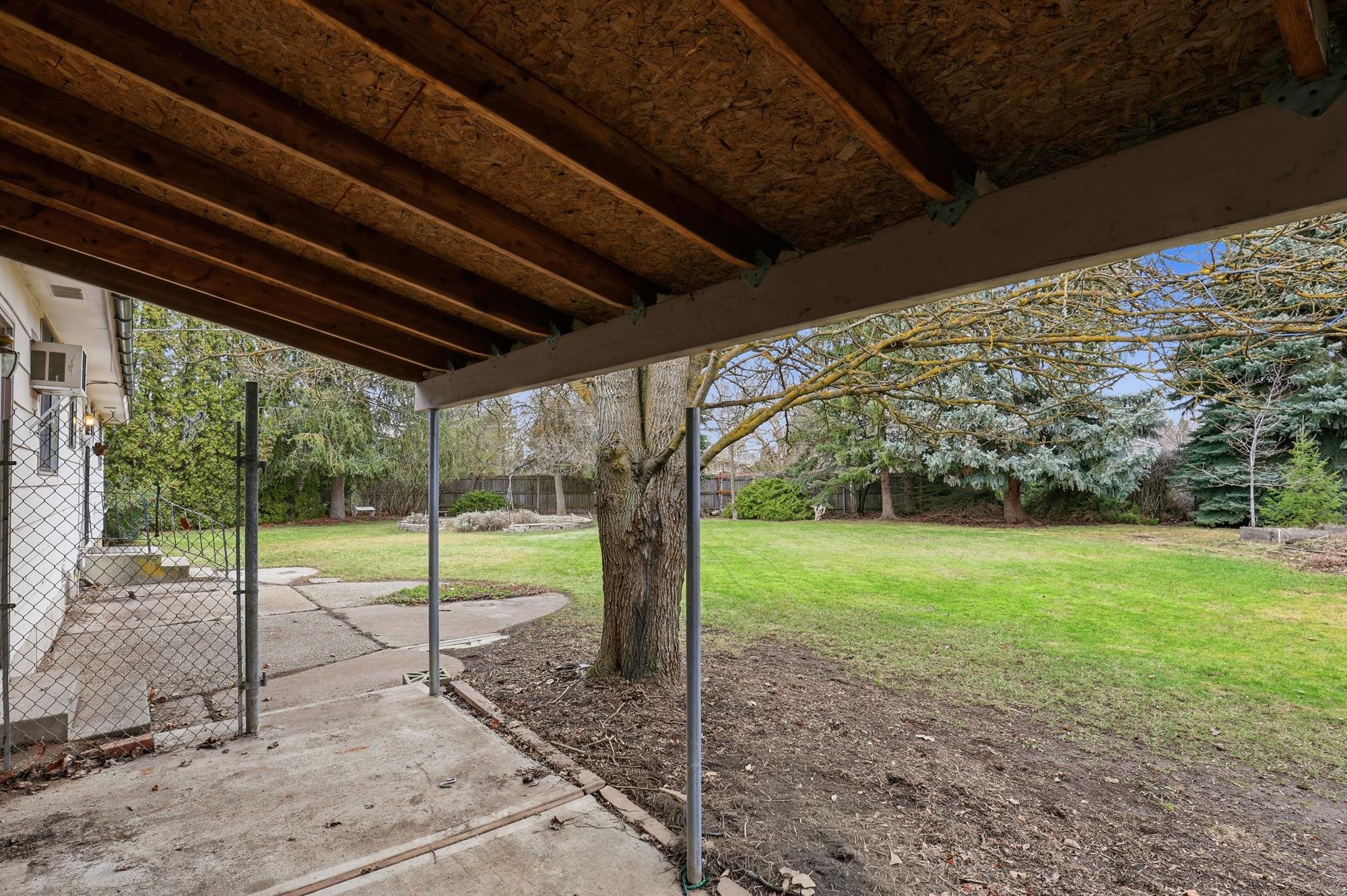 2215 East 58th Court Spokane, WA 99223 - Photo 38 of 49