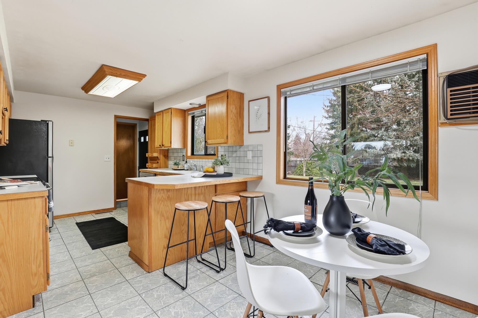 2215 East 58th Court Spokane, WA 99223 - Photo 9 of 49