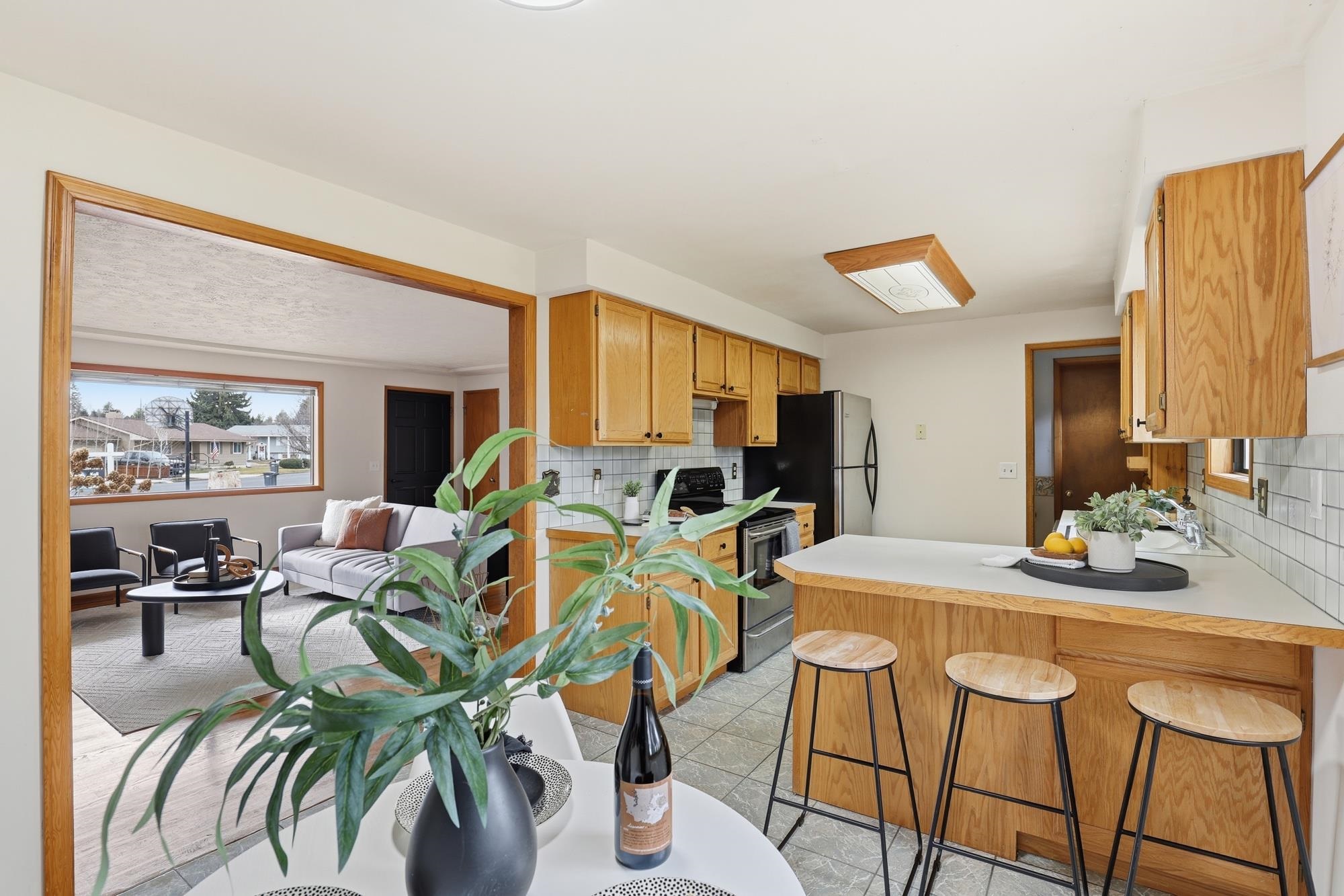 2215 East 58th Court Spokane, WA 99223 - Photo 10 of 49