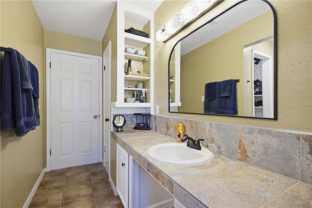 234 East Trant Road Kingsville, TX 78363 - Photo 18 of 32 a bathroom with double vanity and a mirror