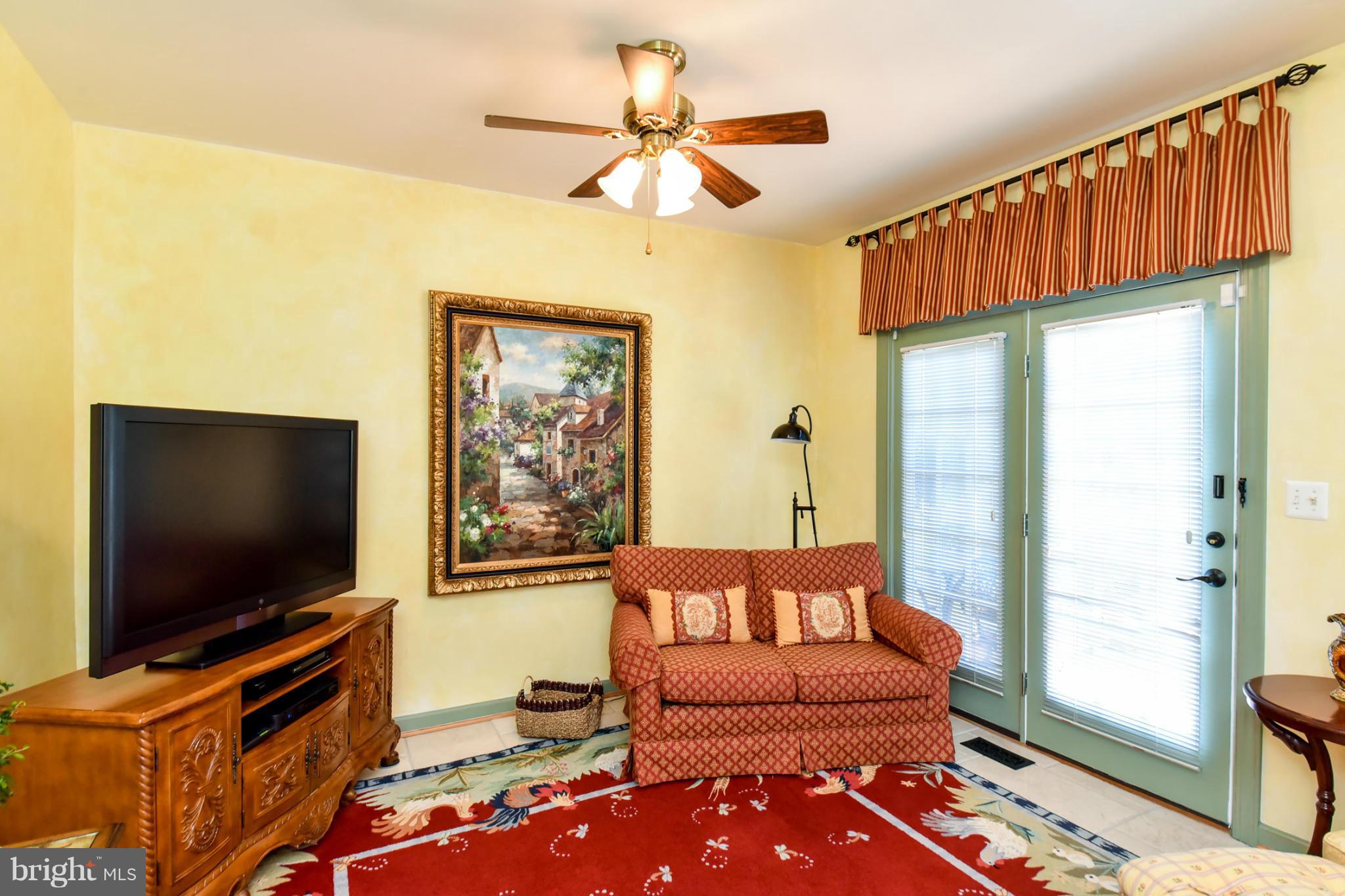 6481 Topsails Lane Springfield, VA 22150 - Photo 7 of 30 Family Room