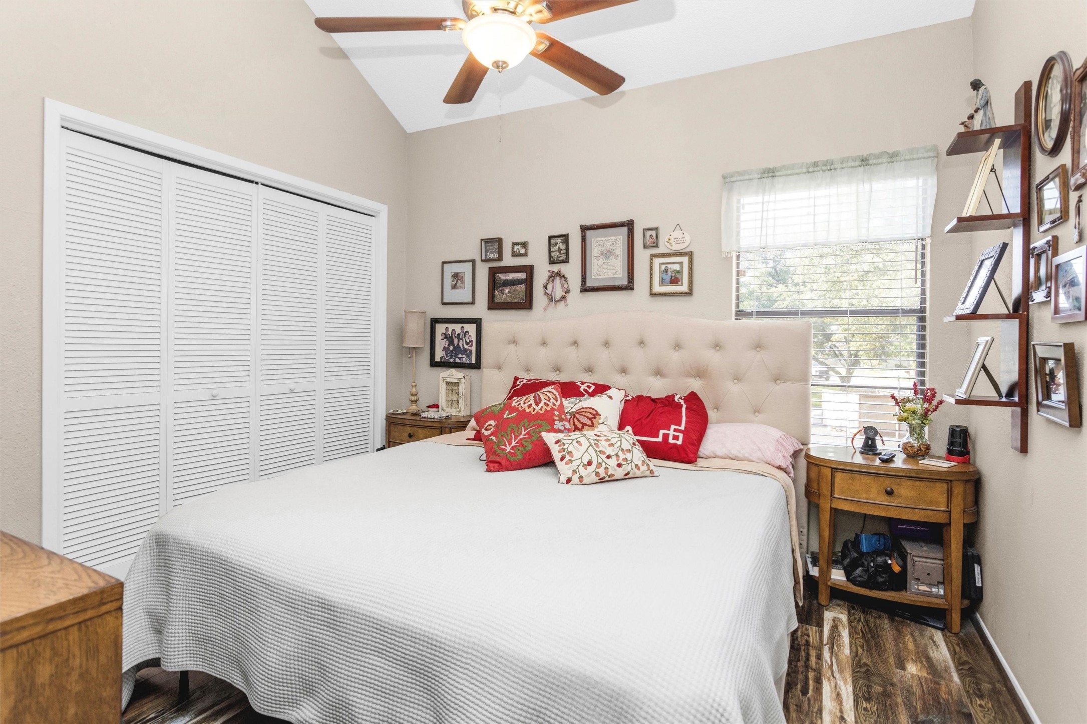 12900 Walden Road, Unit 814H Montgomery, TX 77356 - Photo 17 of 39 Downstairs bedroom
