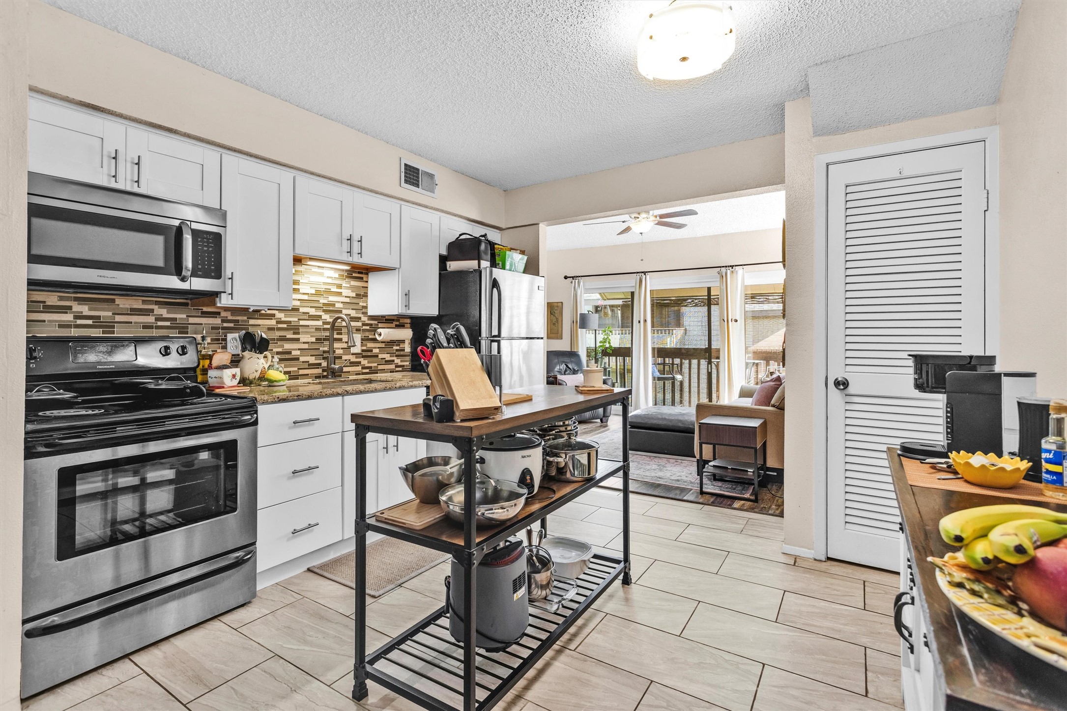 12900 Walden Road, Unit 814H Montgomery, TX 77356 - Photo 8 of 39 Kitchen