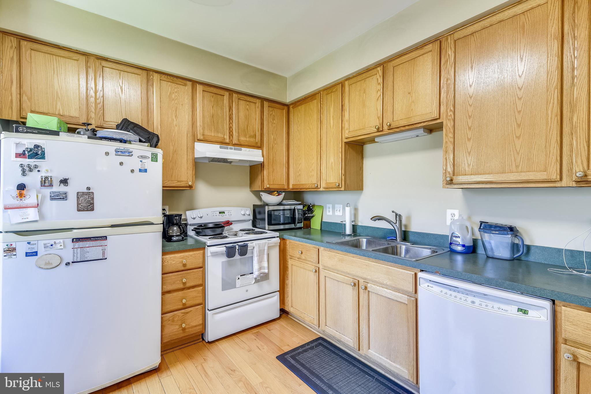 19206 Sweig Terrace Leesburg, VA 20176 - Photo 18 of 84 Spacious kitchen