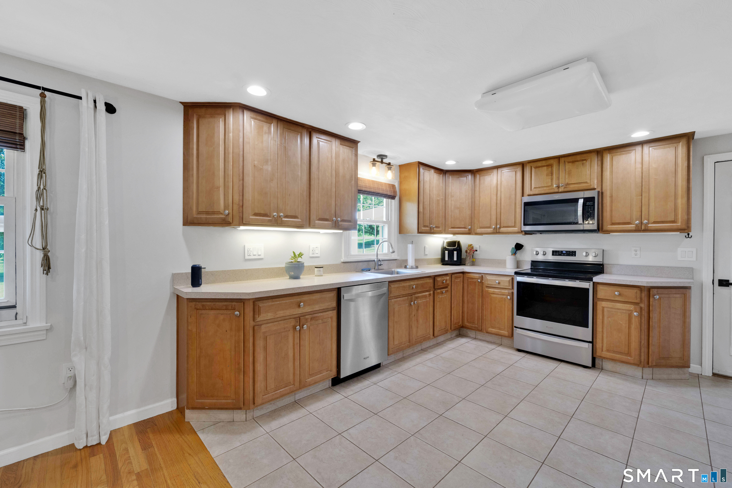 24 Bridge Lane Enfield, CT 06082 - Photo 7 of 38