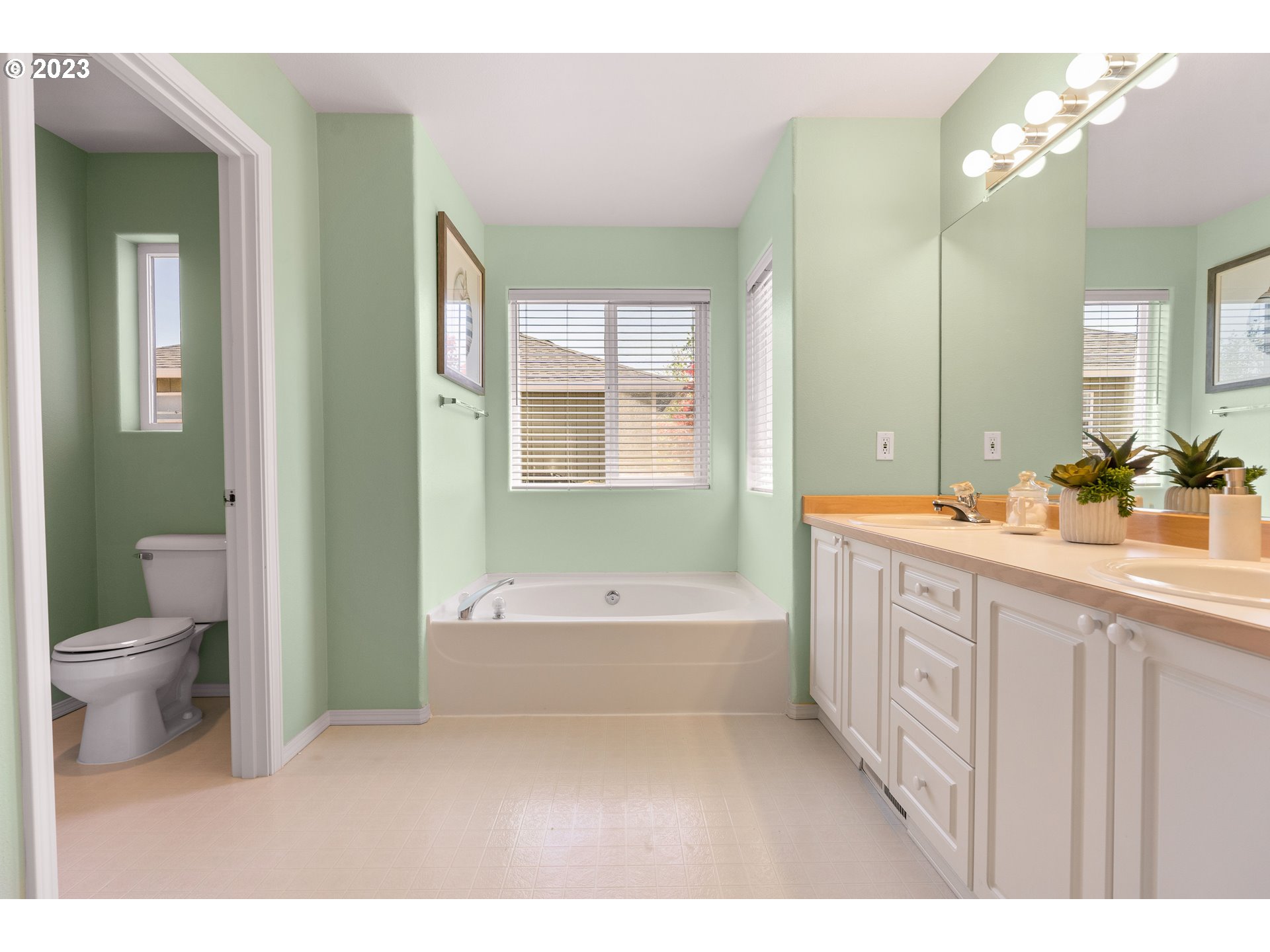 15834 Northwest Rondos Drive Portland, OR 97229 - Photo 21 of 41 Gallery Image 21