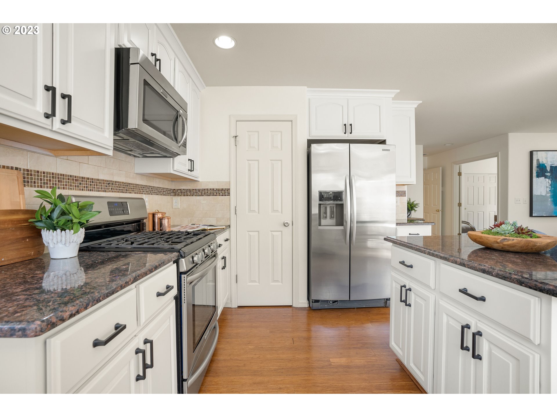 15834 Northwest Rondos Drive Portland, OR 97229 - Photo 9 of 41 Gallery Image 9