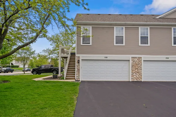 $284,900 | 108 Schneider Court, Unit 108, North Aurora, IL 60542