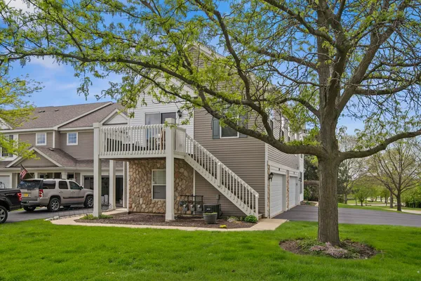 $284,900 | 108 Schneider Court, Unit 108, North Aurora, IL 60542