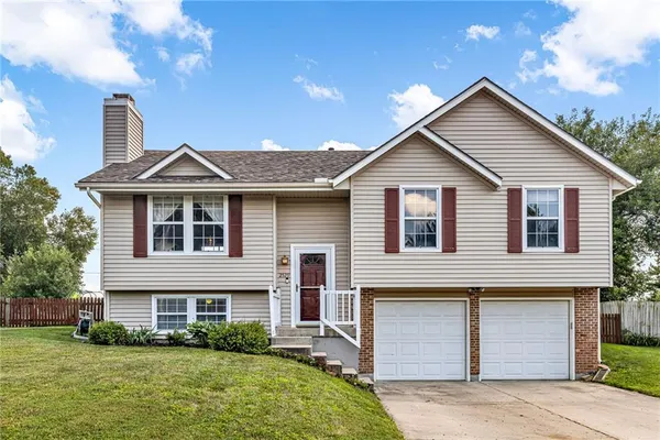 $340,000 | 2529 Southeast Winchester Drive, Lee's Summit, MO 64063