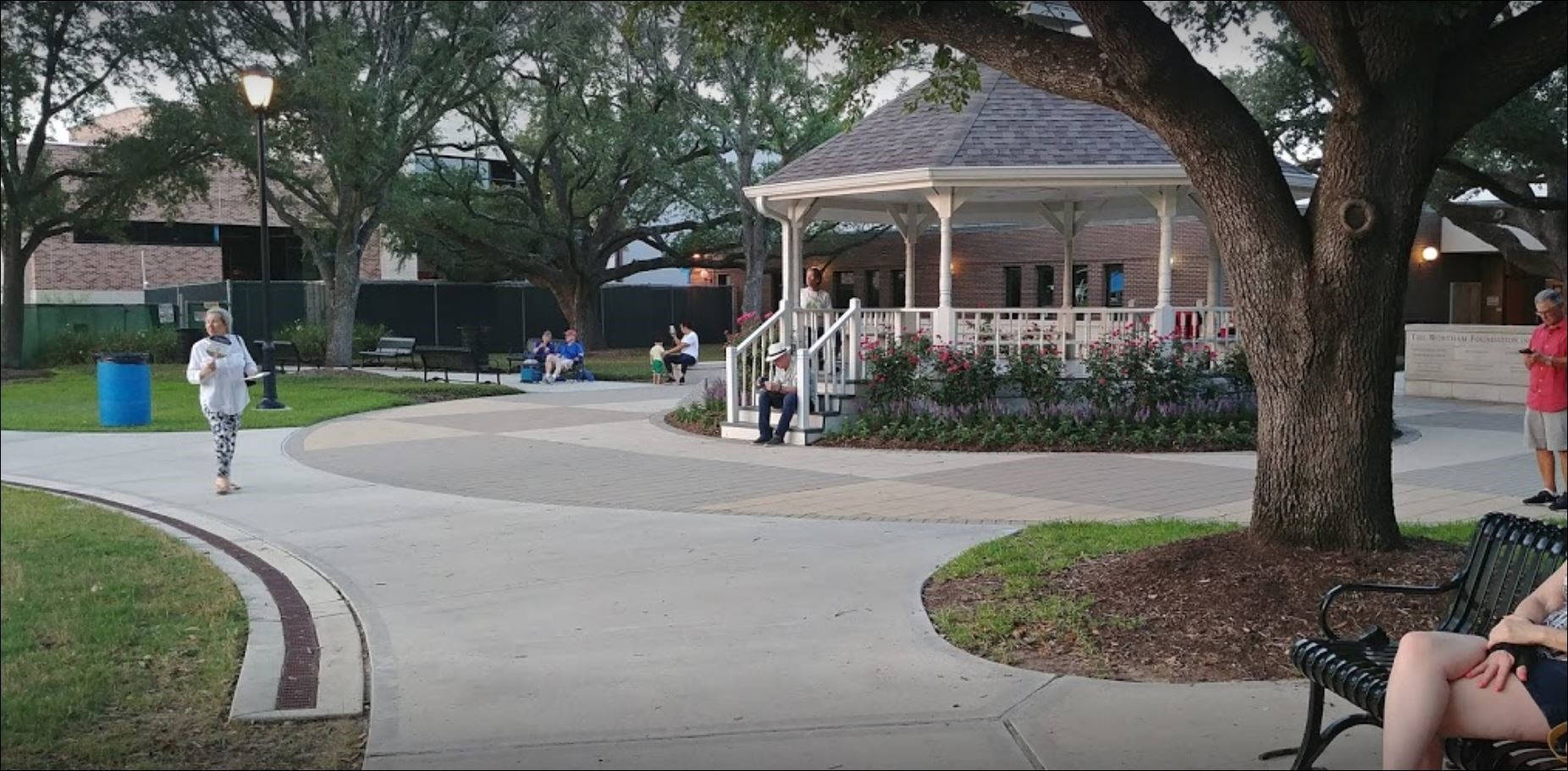 5213 Linden Street Bellaire, TX 77401 - Photo 16 of 18