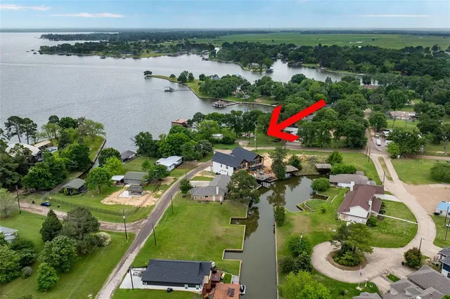 $899,999 | 105 Hilltop, Trinidad, TX 75163