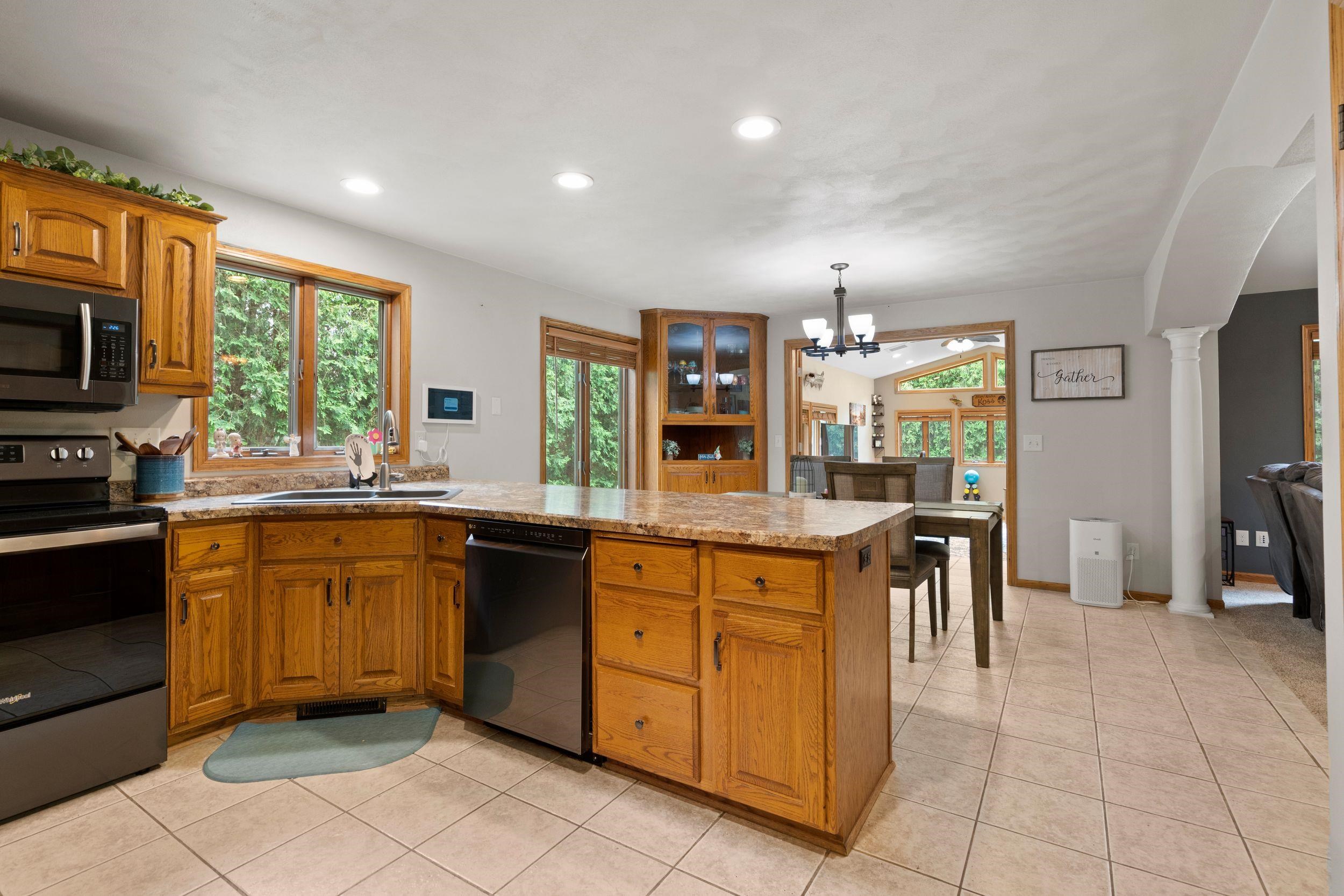 W2585 Oakbrook Court Appleton, WI 54915 - Photo 27 of 56