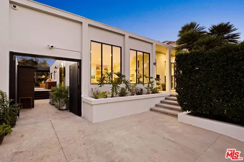 $4,050,000 | 157 South Lucerne Boulevard, Los Angeles, CA 90004