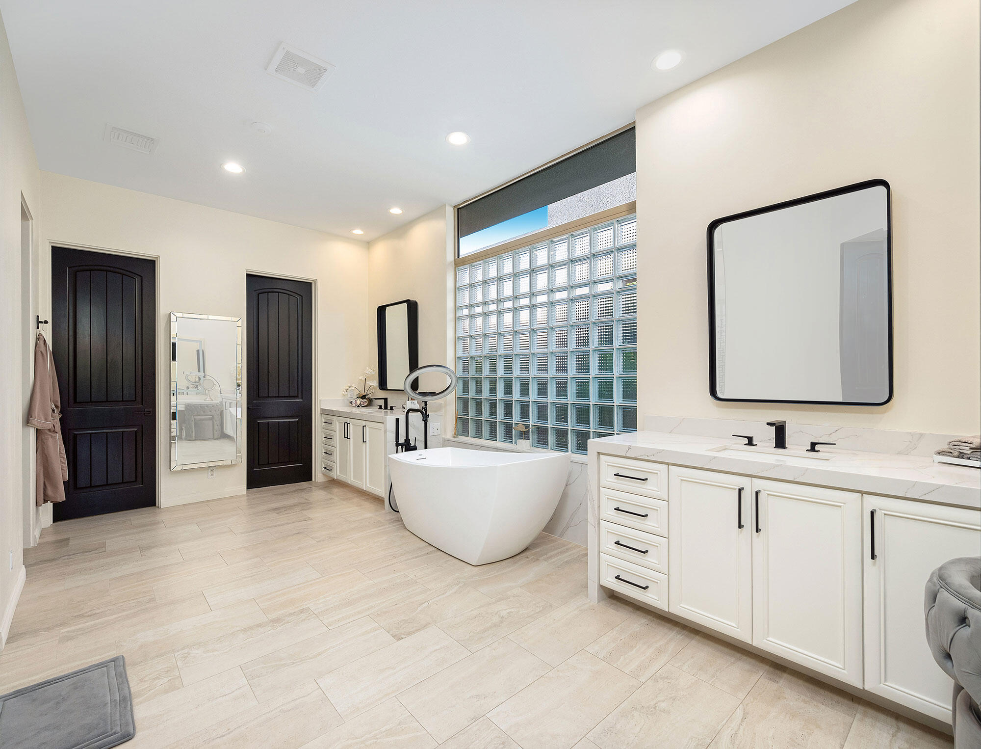 178 Wikil Place Palm Desert, CA 92260 - Photo 10 of 15 a bathroom with a tub sink toilet and mirror