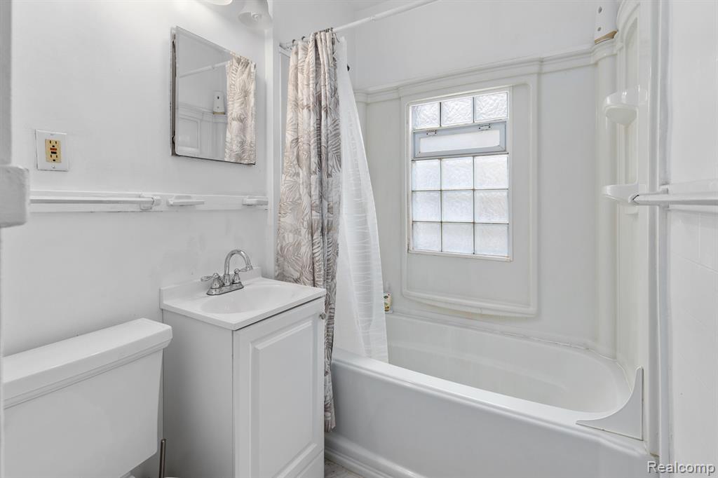 1347 Wayburn Street Grosse Pointe, MI 48230 - Photo 10 of 32