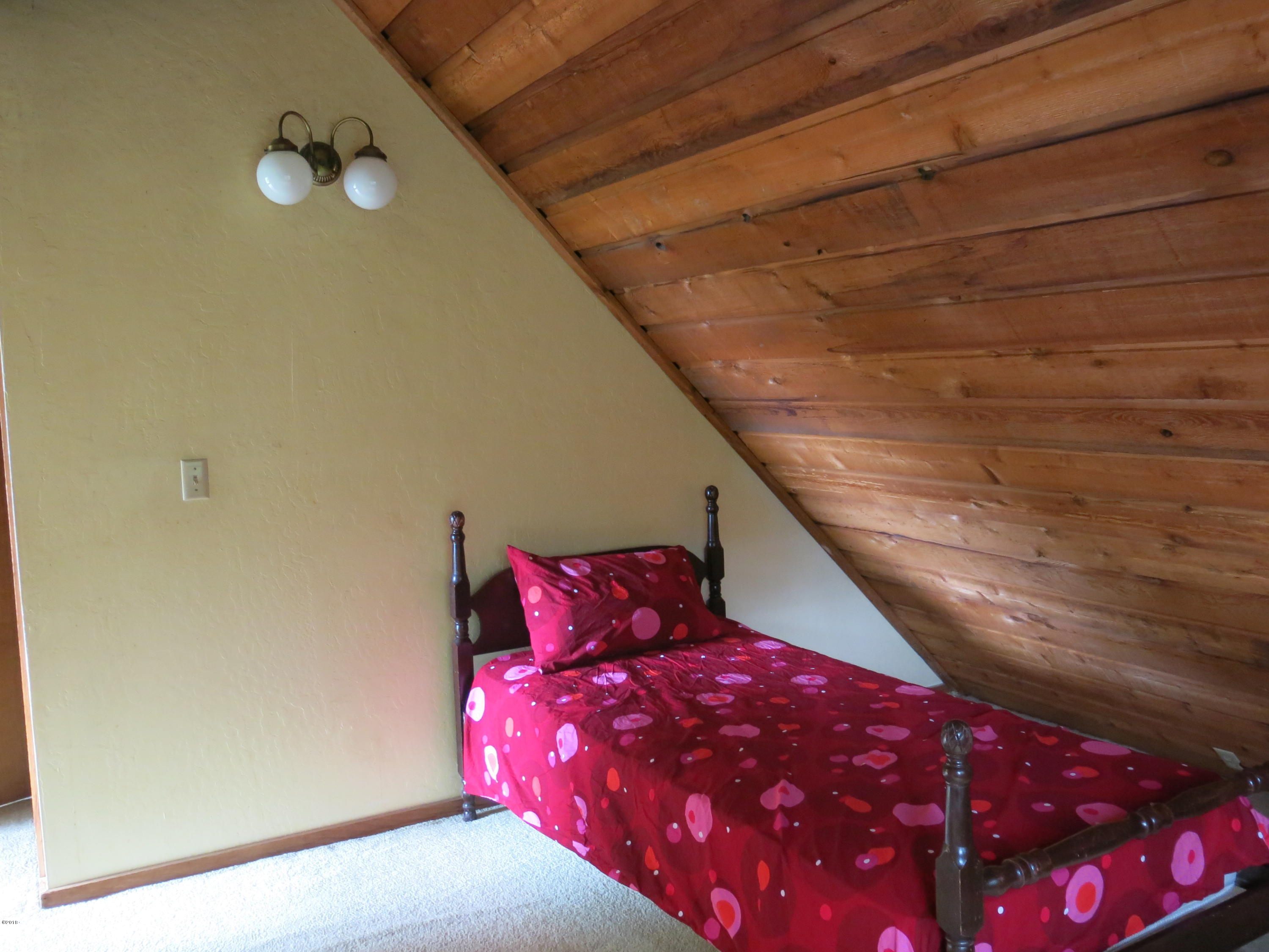 6802 Northeast Highland Road Otis, OR 97368 - Photo 14 of 19 Sleeping Nook