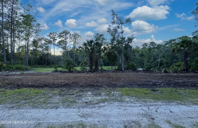 a picture of a bench in the window
