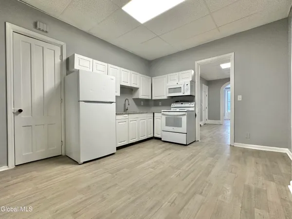 $1,800 | 1 Pawling Avenue, Unit 1, Troy, NY 12180