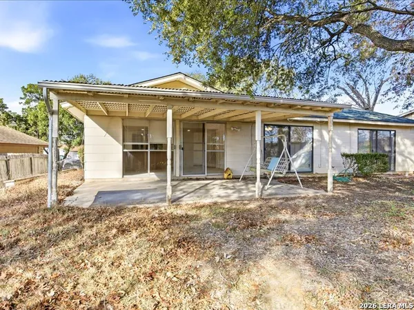 $1,690 | 204 Regal Oaks Drive, Live Oak, TX 78233