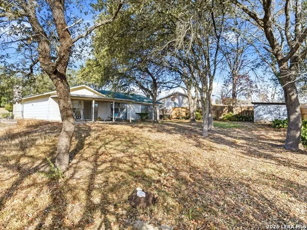 $1,690 | 204 Regal Oaks Drive, Live Oak, TX 78233