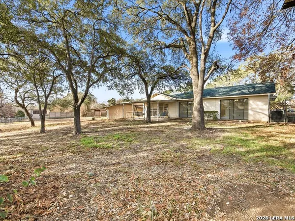 $1,690 | 204 Regal Oaks Drive, Live Oak, TX 78233