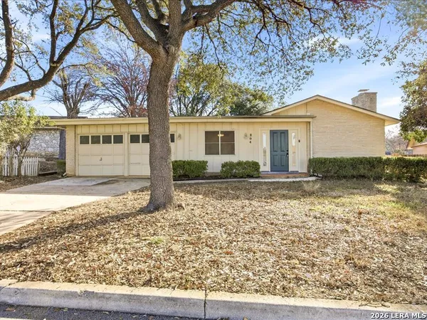 $1,690 | 204 Regal Oaks Drive, Live Oak, TX 78233