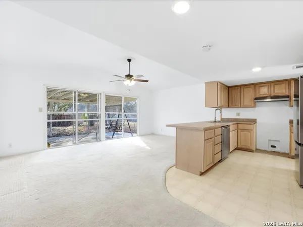 $1,690 | 204 Regal Oaks Drive, Live Oak, TX 78233