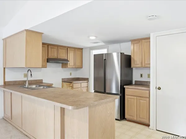 $1,690 | 204 Regal Oaks Drive, Live Oak, TX 78233