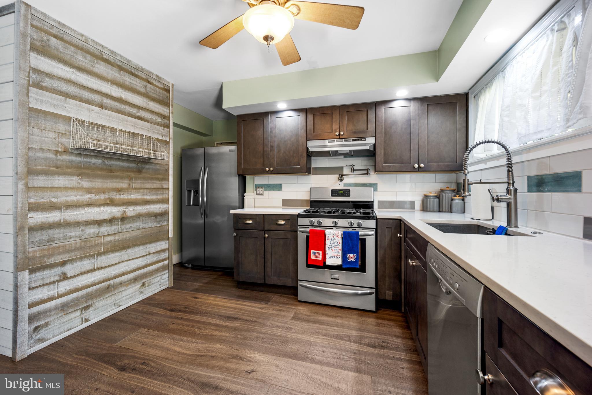 9233 Woodenbridge Road Philadelphia, PA 19114 - Photo 3 of 30 Gallery Image 3