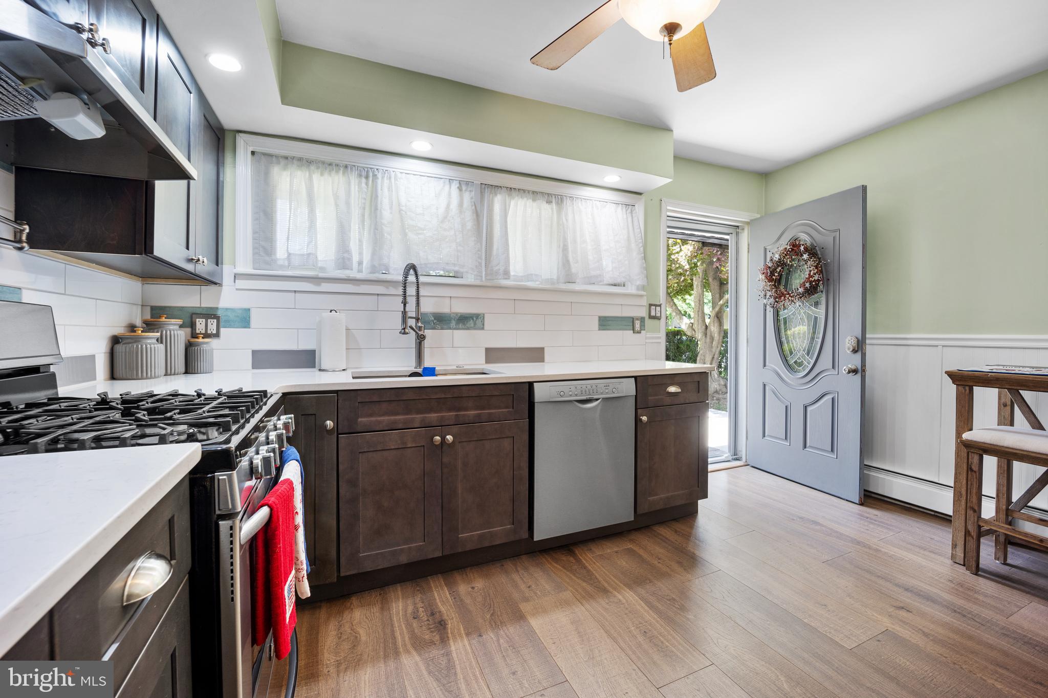9233 Woodenbridge Road Philadelphia, PA 19114 - Photo 4 of 30 Gallery Image 4
