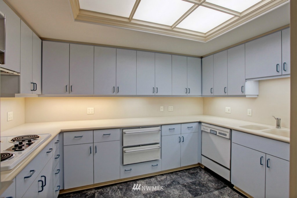 1301 Spring Street, Unit 19J Seattle, WA 98104 - Photo 17 of 23