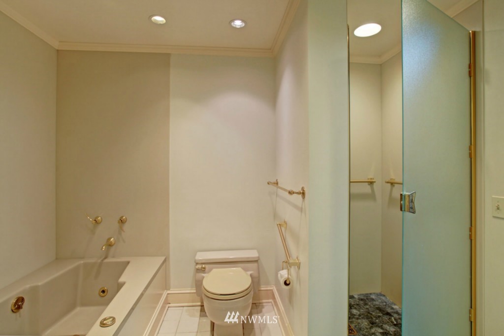 1301 Spring Street, Unit 19J Seattle, WA 98104 - Photo 20 of 23
