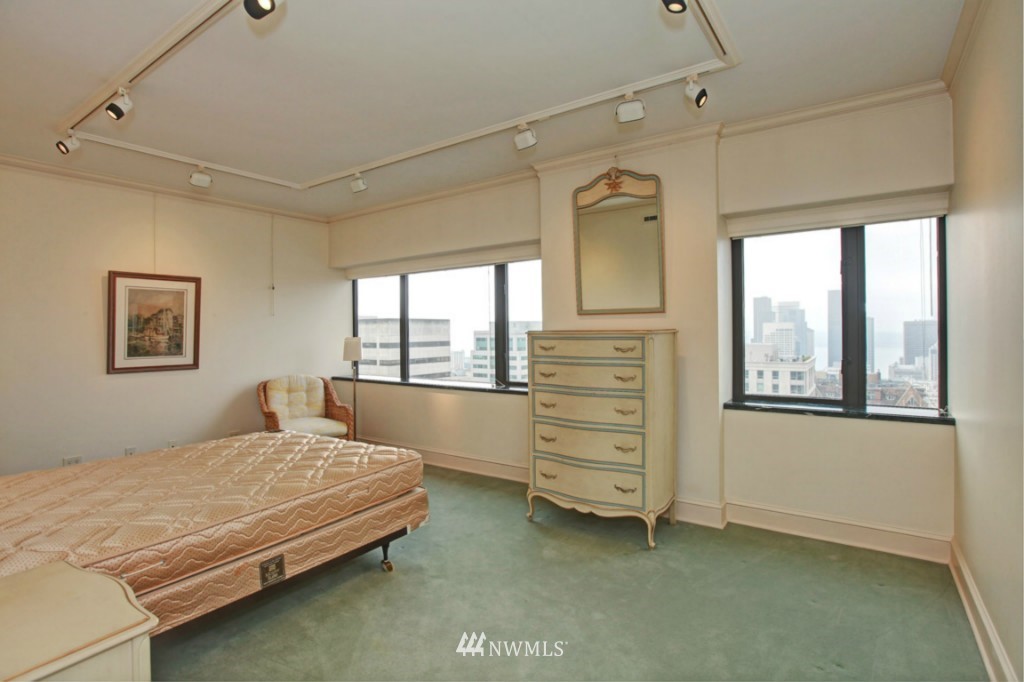 1301 Spring Street, Unit 19J Seattle, WA 98104 - Photo 21 of 23