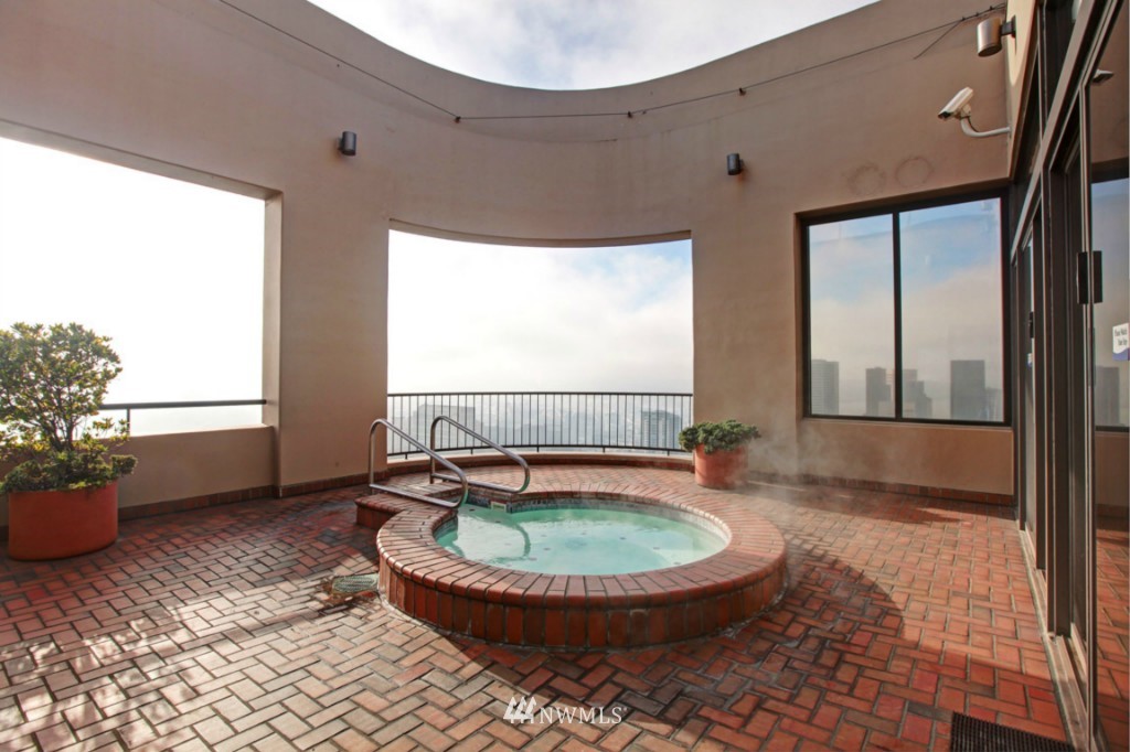 1301 Spring Street, Unit 19J Seattle, WA 98104 - Photo 4 of 23