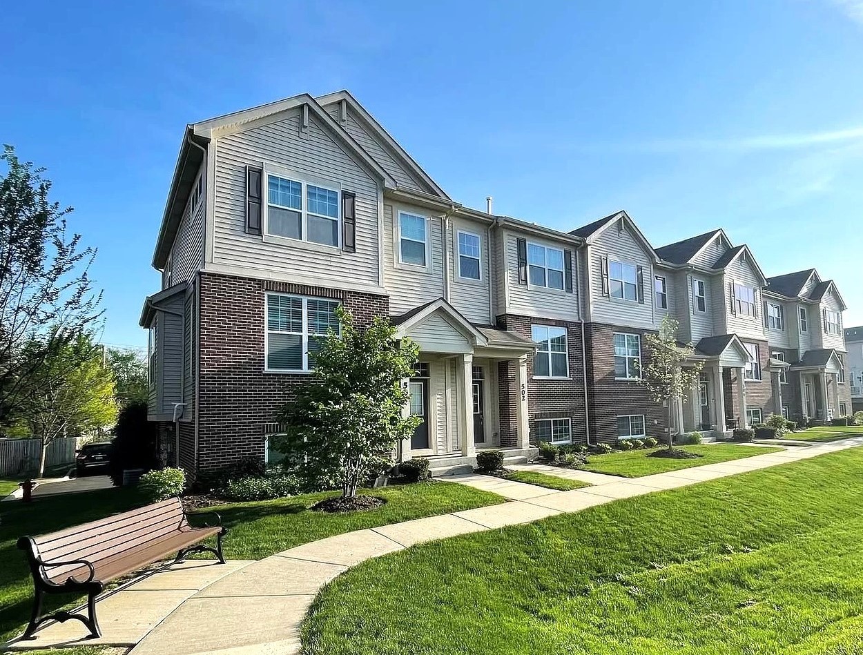502 Lexington Lane Rolling Meadows, IL 60008 - Photo 1 of 22