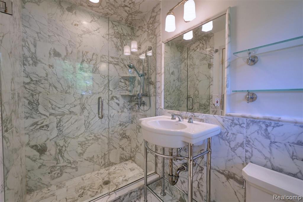 865 Briar Court Rochester Hills, MI 48309 - Photo 17 of 39